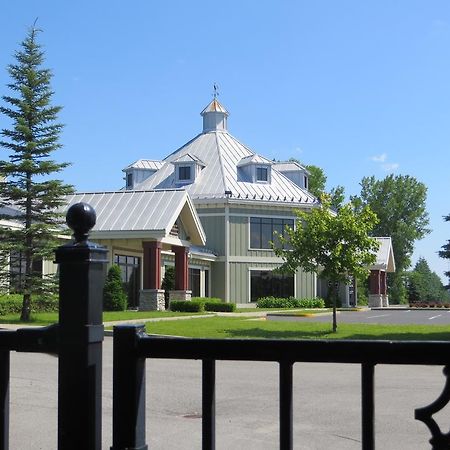 Hotel St-Bernard Saint-Bernard-de-Lacolle Zewnętrze zdjęcie