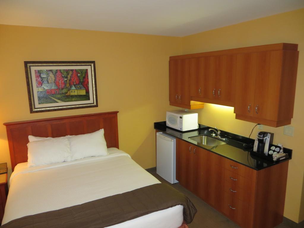 Hotel St-Bernard Saint-Bernard-de-Lacolle Pokój zdjęcie