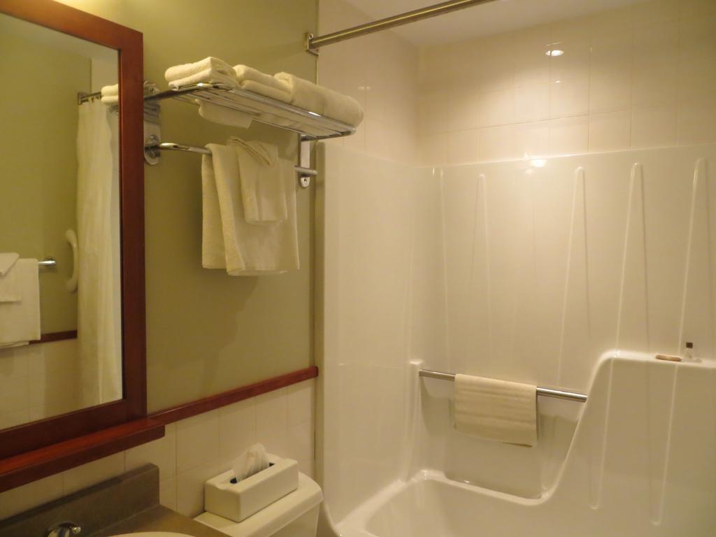 Hotel St-Bernard Saint-Bernard-de-Lacolle Pokój zdjęcie
