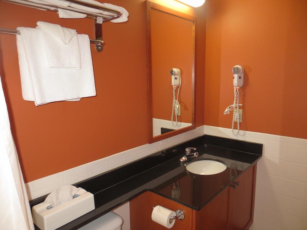 Hotel St-Bernard Saint-Bernard-de-Lacolle Pokój zdjęcie
