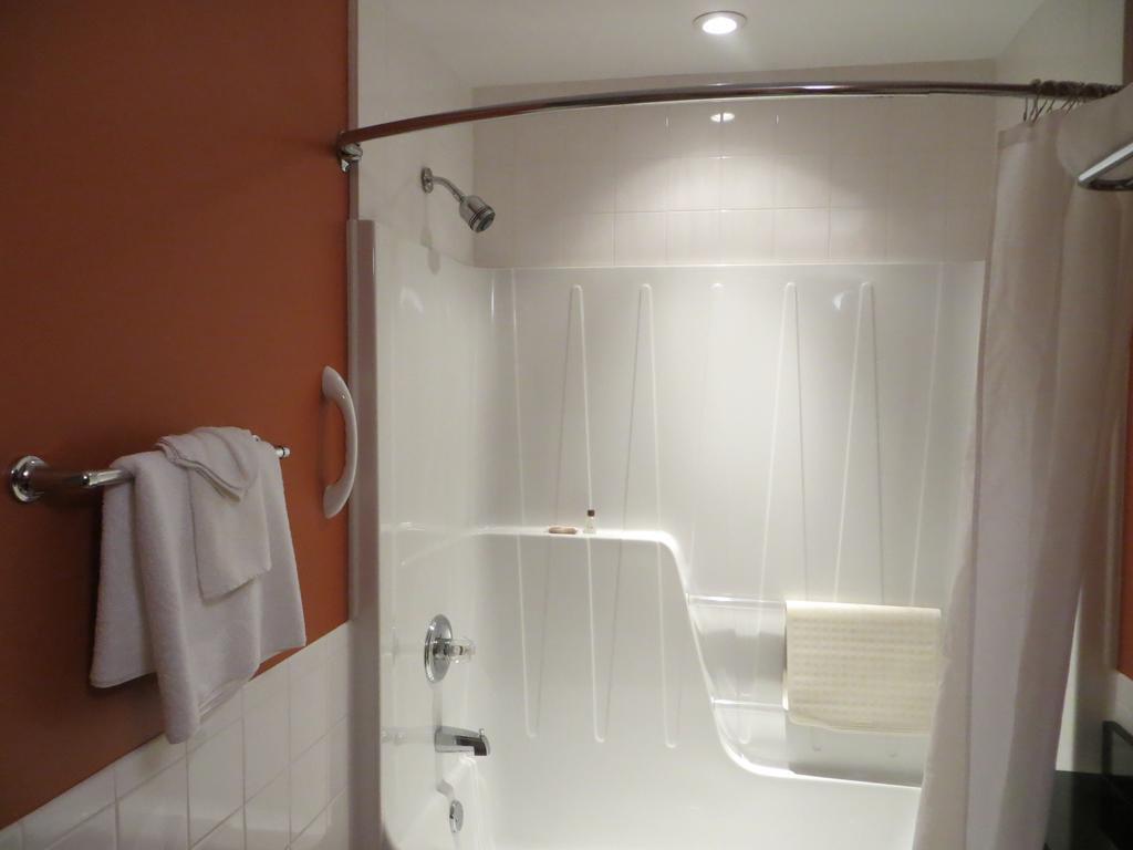 Hotel St-Bernard Saint-Bernard-de-Lacolle Pokój zdjęcie