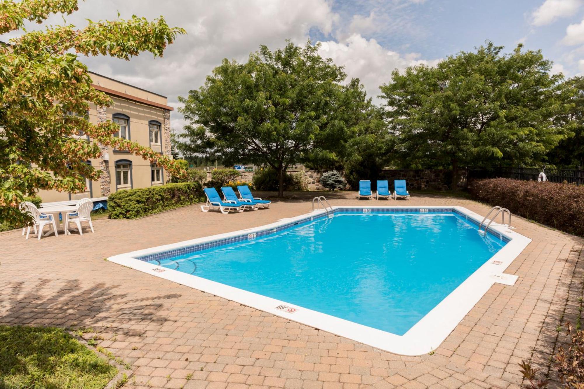 Hotel St-Bernard Saint-Bernard-de-Lacolle Zewnętrze zdjęcie