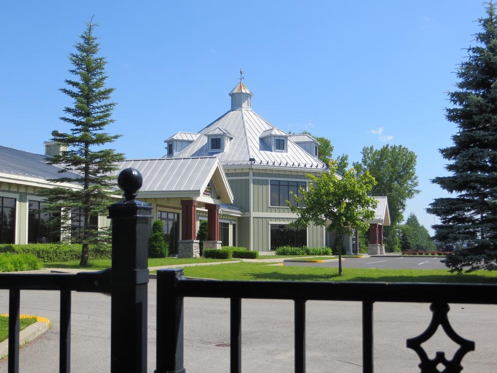 Hotel St-Bernard Saint-Bernard-de-Lacolle Zewnętrze zdjęcie